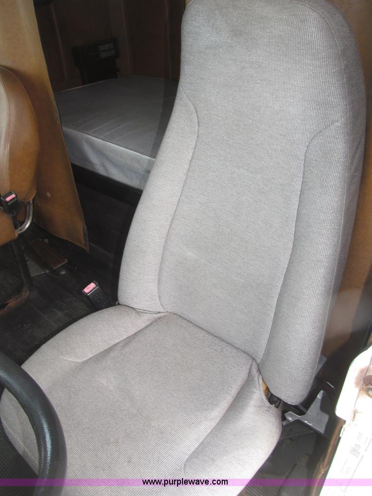 image for item B5345 1995 Freightliner FLD112 64ST semi truck