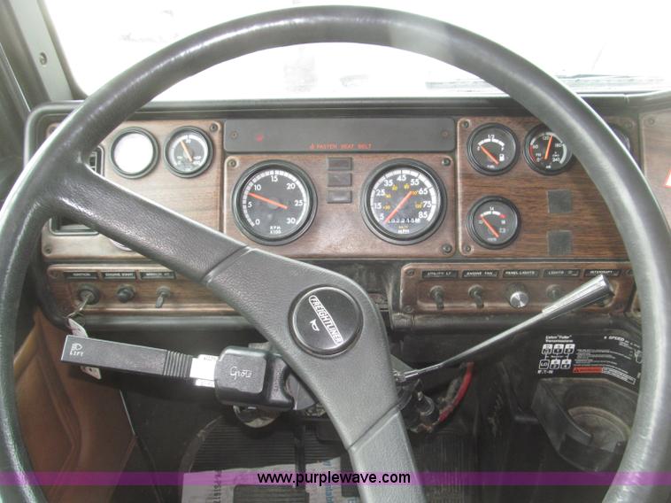 image for item B5345 1995 Freightliner FLD112 64ST semi truck