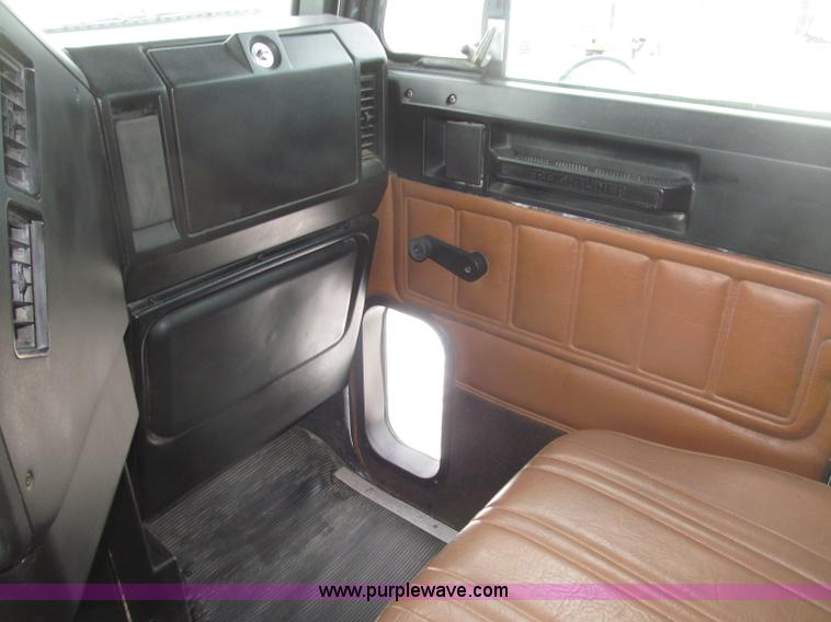 image for item B5345 1995 Freightliner FLD112 64ST semi truck