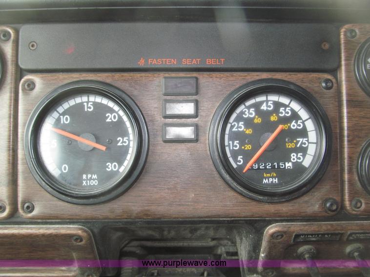 image for item B5345 1995 Freightliner FLD112 64ST semi truck