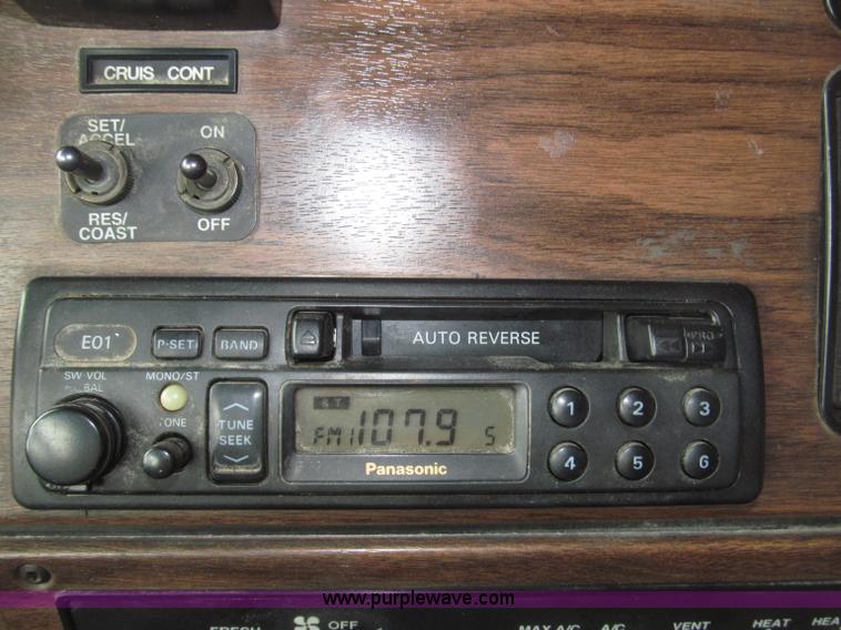 image for item B5345 1995 Freightliner FLD112 64ST semi truck