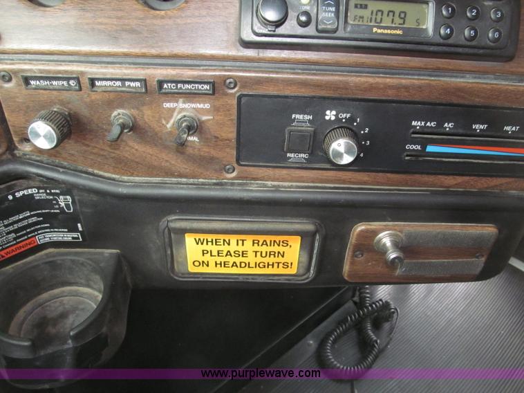 image for item B5345 1995 Freightliner FLD112 64ST semi truck