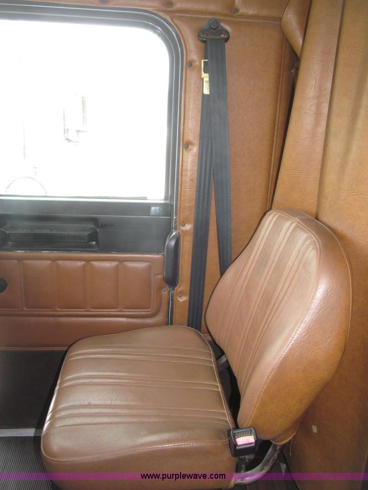 image for item B5345 1995 Freightliner FLD112 64ST semi truck