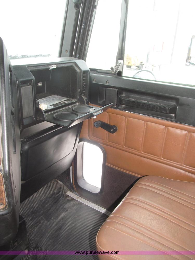 image for item B5345 1995 Freightliner FLD112 64ST semi truck