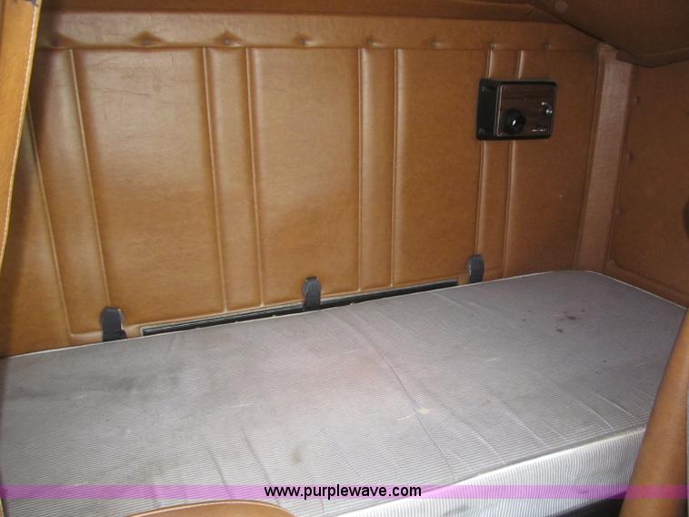 image for item B5345 1995 Freightliner FLD112 64ST semi truck