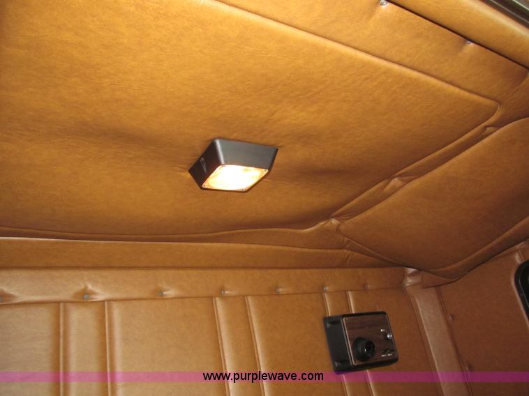 image for item B5345 1995 Freightliner FLD112 64ST semi truck