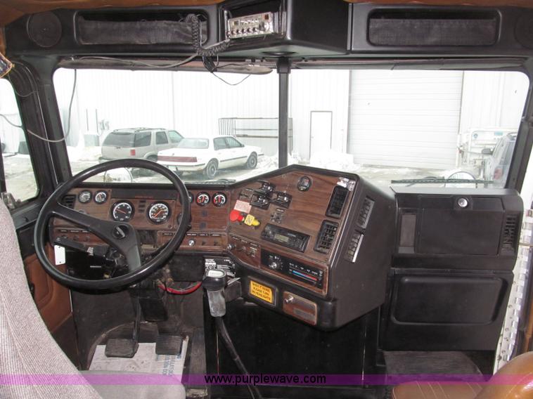 image for item B5345 1995 Freightliner FLD112 64ST semi truck