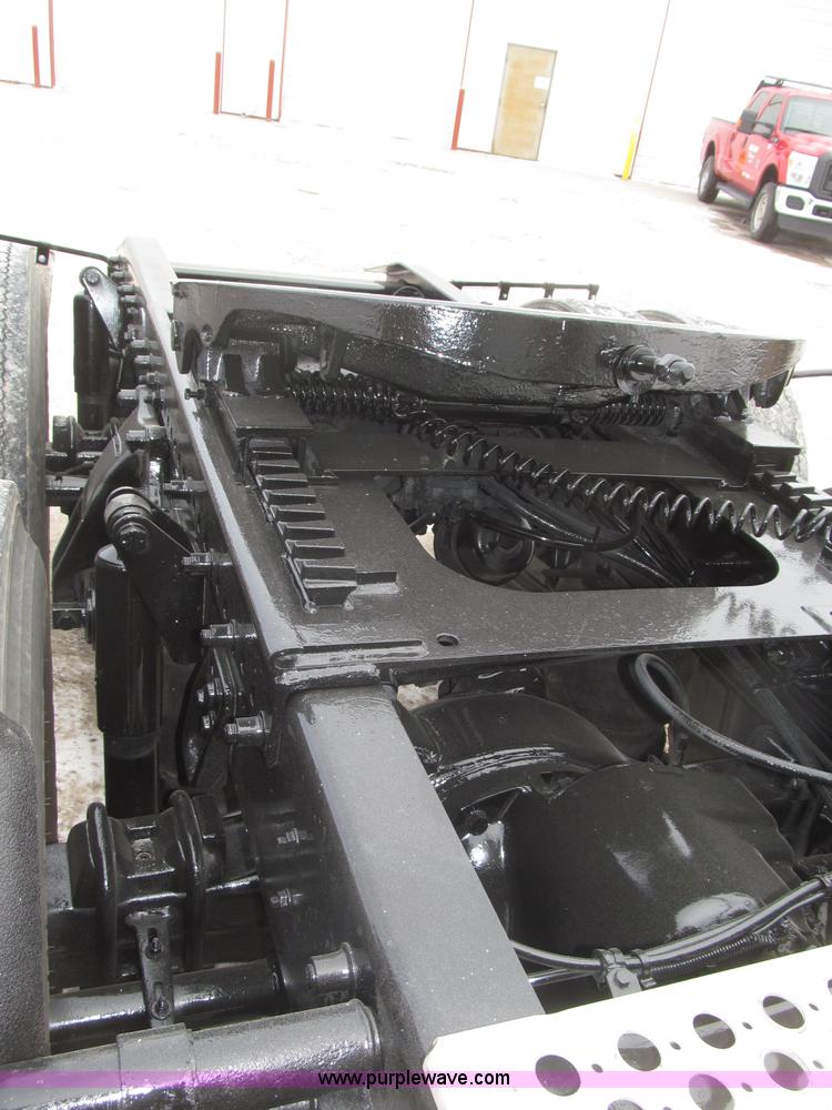 image for item B5345 1995 Freightliner FLD112 64ST semi truck