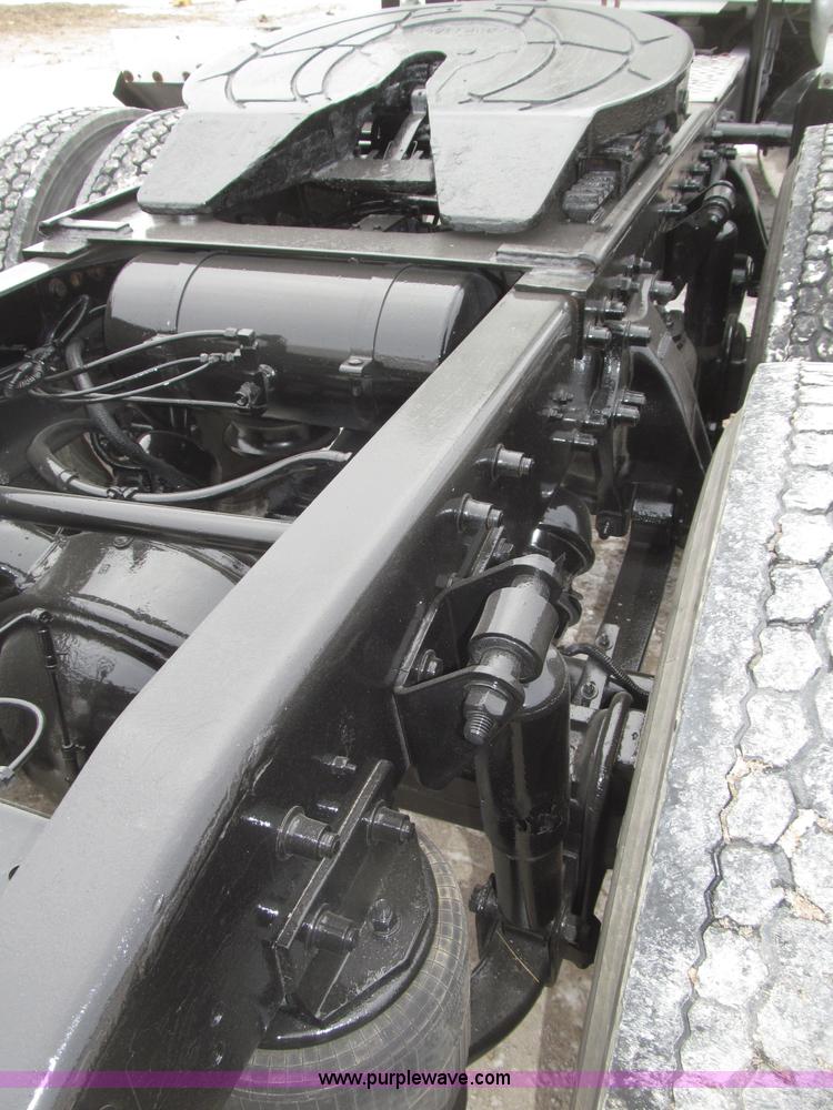 image for item B5345 1995 Freightliner FLD112 64ST semi truck