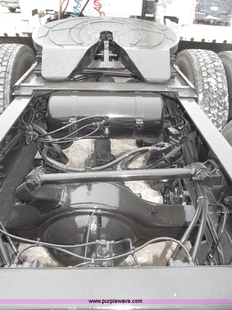 image for item B5345 1995 Freightliner FLD112 64ST semi truck