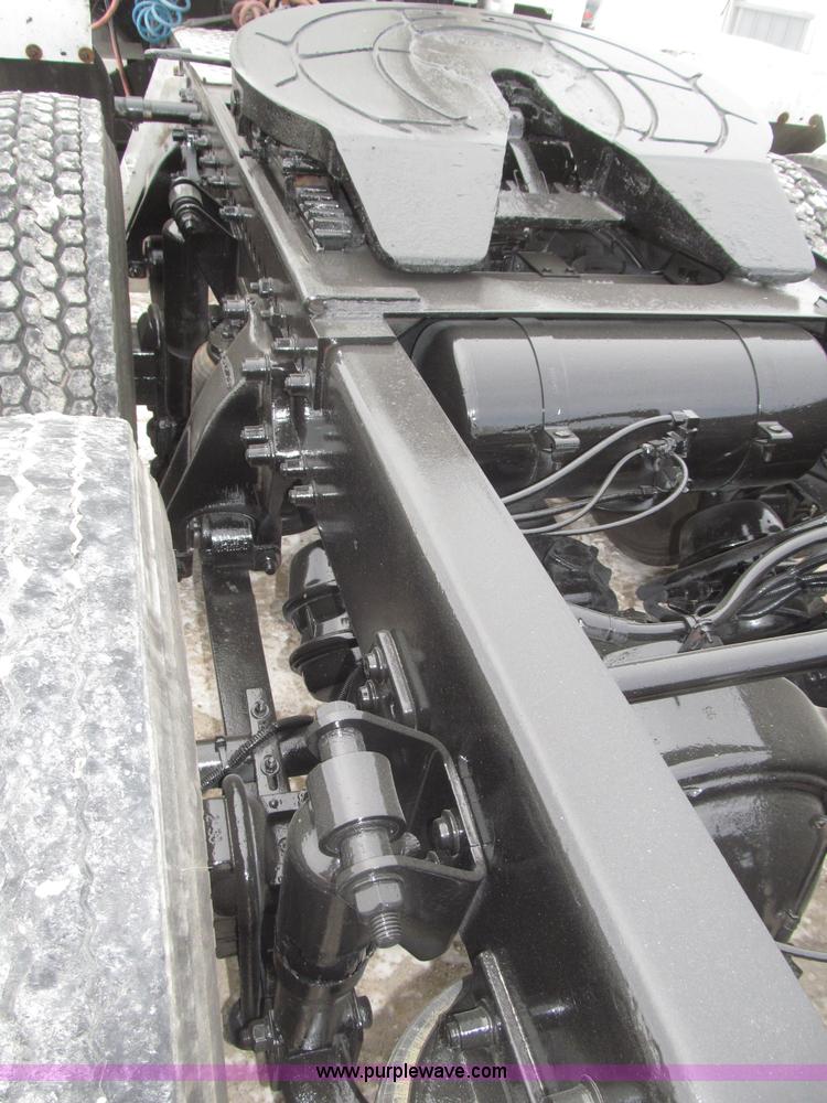 image for item B5345 1995 Freightliner FLD112 64ST semi truck