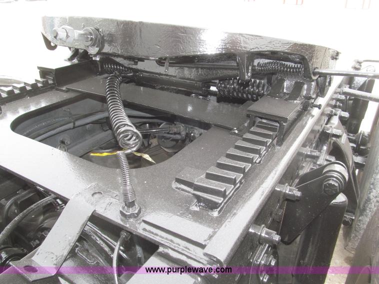 image for item B5345 1995 Freightliner FLD112 64ST semi truck