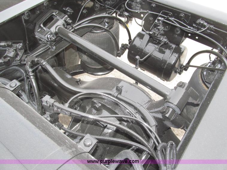 image for item B5345 1995 Freightliner FLD112 64ST semi truck