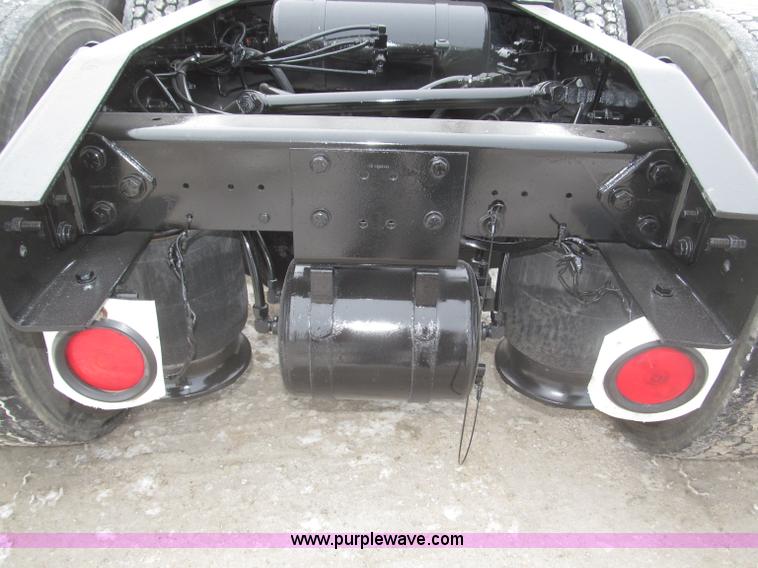 image for item B5345 1995 Freightliner FLD112 64ST semi truck