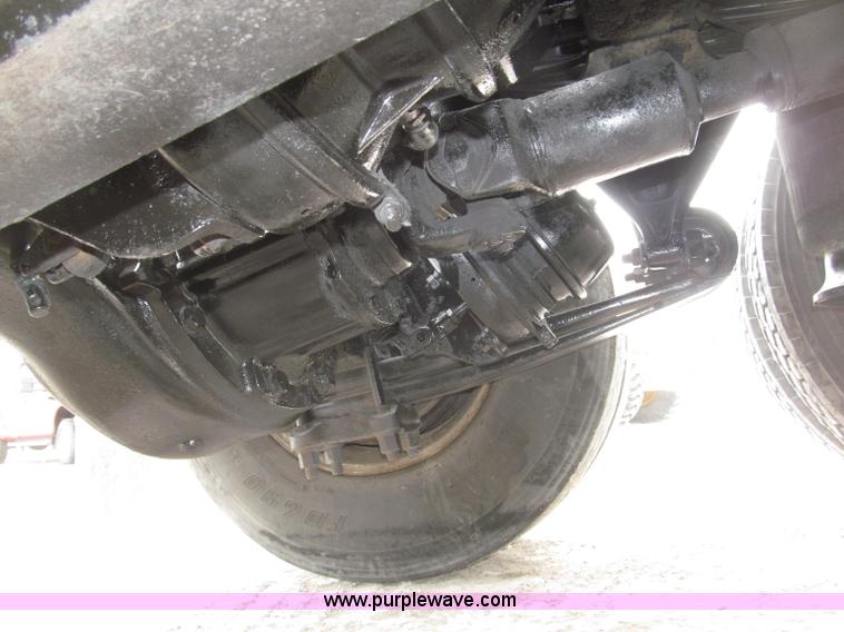 image for item B5345 1995 Freightliner FLD112 64ST semi truck