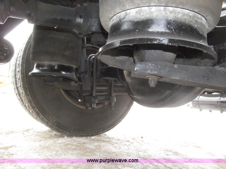 image for item B5345 1995 Freightliner FLD112 64ST semi truck