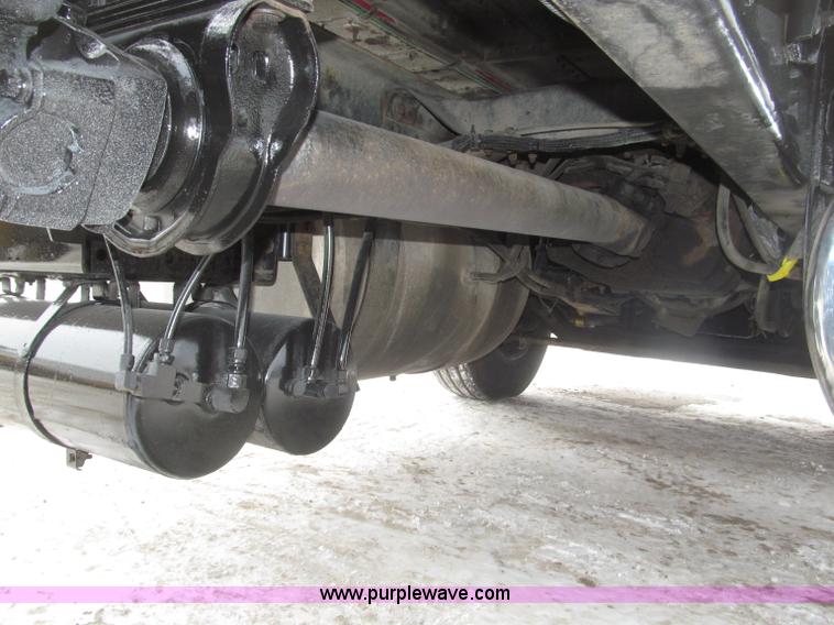 image for item B5345 1995 Freightliner FLD112 64ST semi truck