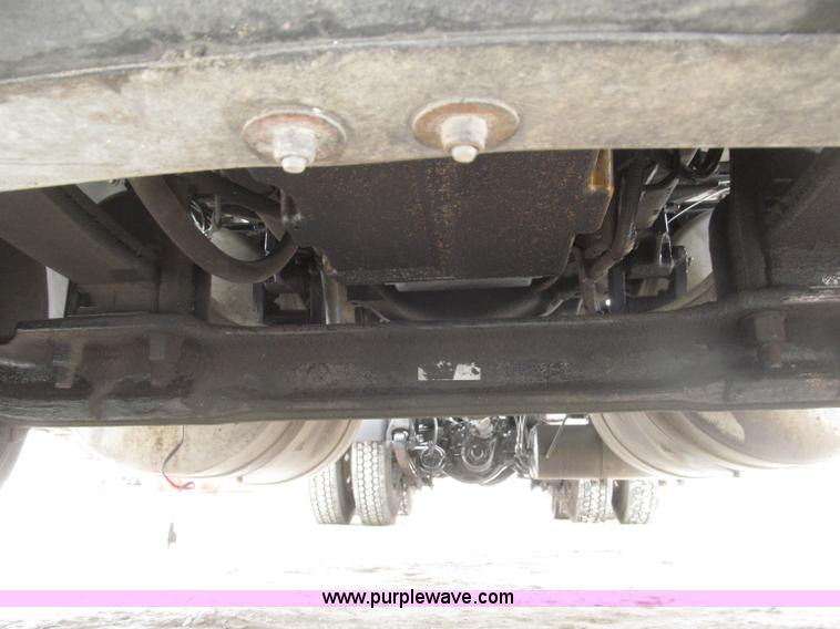 image for item B5345 1995 Freightliner FLD112 64ST semi truck