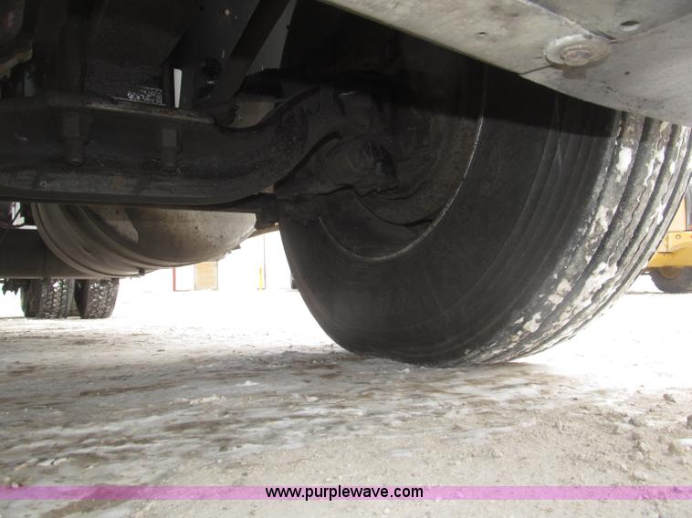 image for item B5345 1995 Freightliner FLD112 64ST semi truck