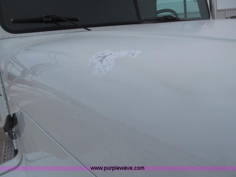 image for item B5345 1995 Freightliner FLD112 64ST semi truck