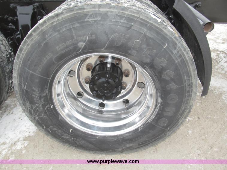 image for item B5345 1995 Freightliner FLD112 64ST semi truck