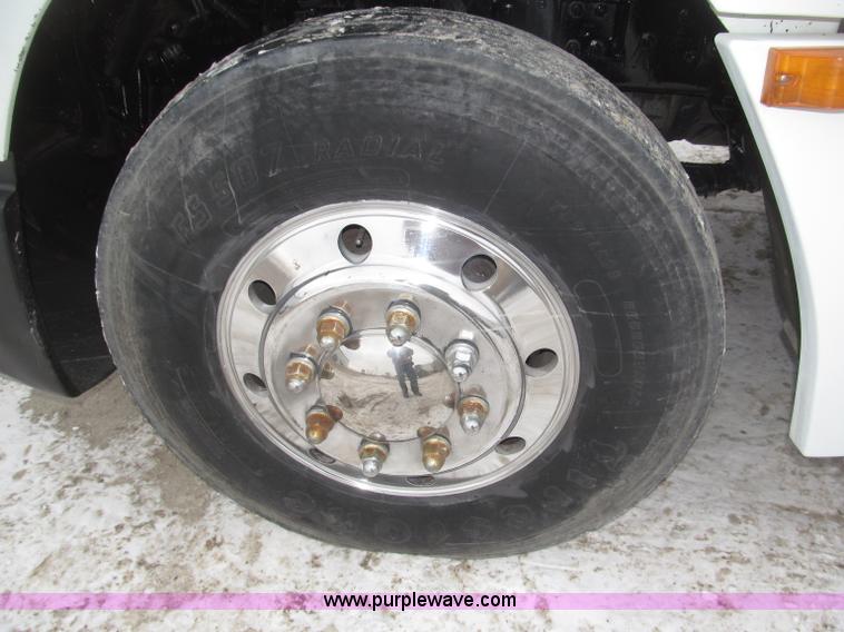 image for item B5345 1995 Freightliner FLD112 64ST semi truck