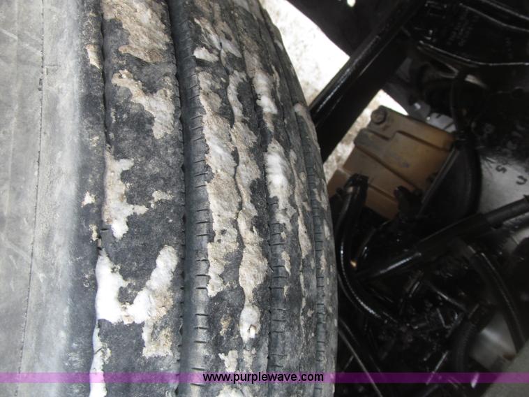 image for item B5345 1995 Freightliner FLD112 64ST semi truck