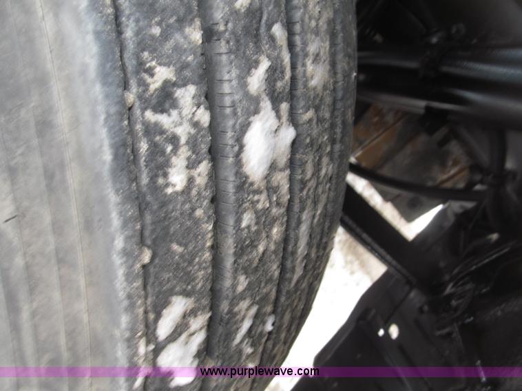 image for item B5345 1995 Freightliner FLD112 64ST semi truck