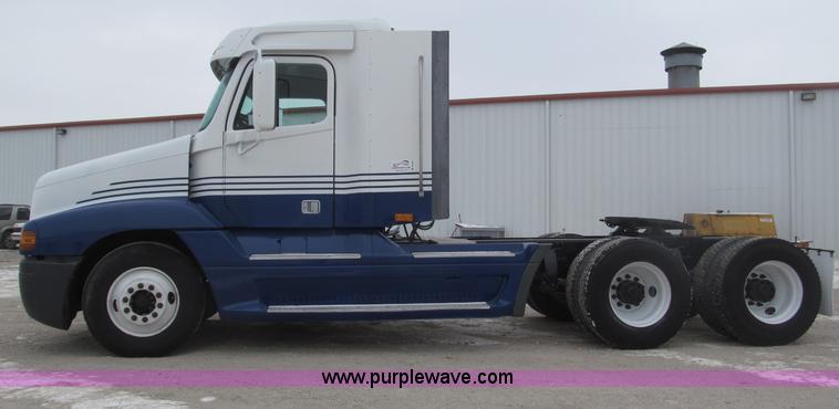 image for item B5346 2001 Freigtliner Century day cab semi truck