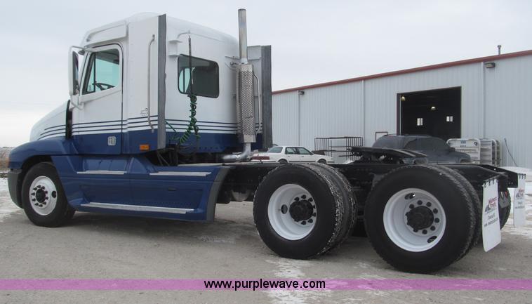 image for item B5346 2001 Freigtliner Century day cab semi truck