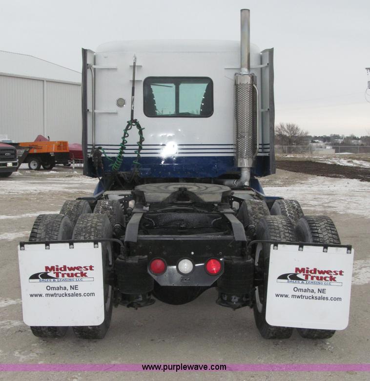 image for item B5346 2001 Freigtliner Century day cab semi truck