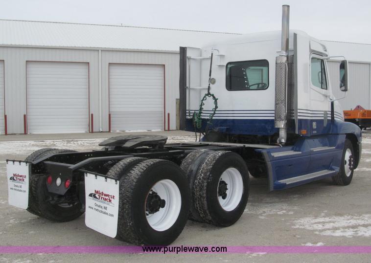 image for item B5346 2001 Freigtliner Century day cab semi truck