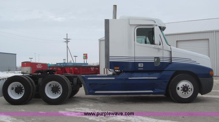 image for item B5346 2001 Freigtliner Century day cab semi truck