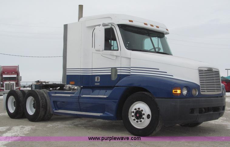 image for item B5346 2001 Freigtliner Century day cab semi truck