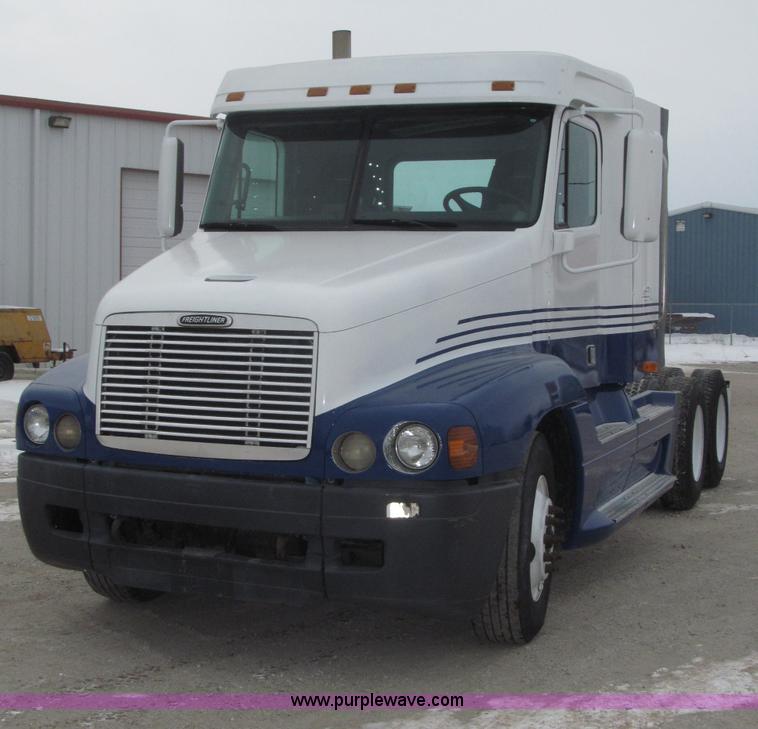 image for item B5346 2001 Freigtliner Century day cab semi truck