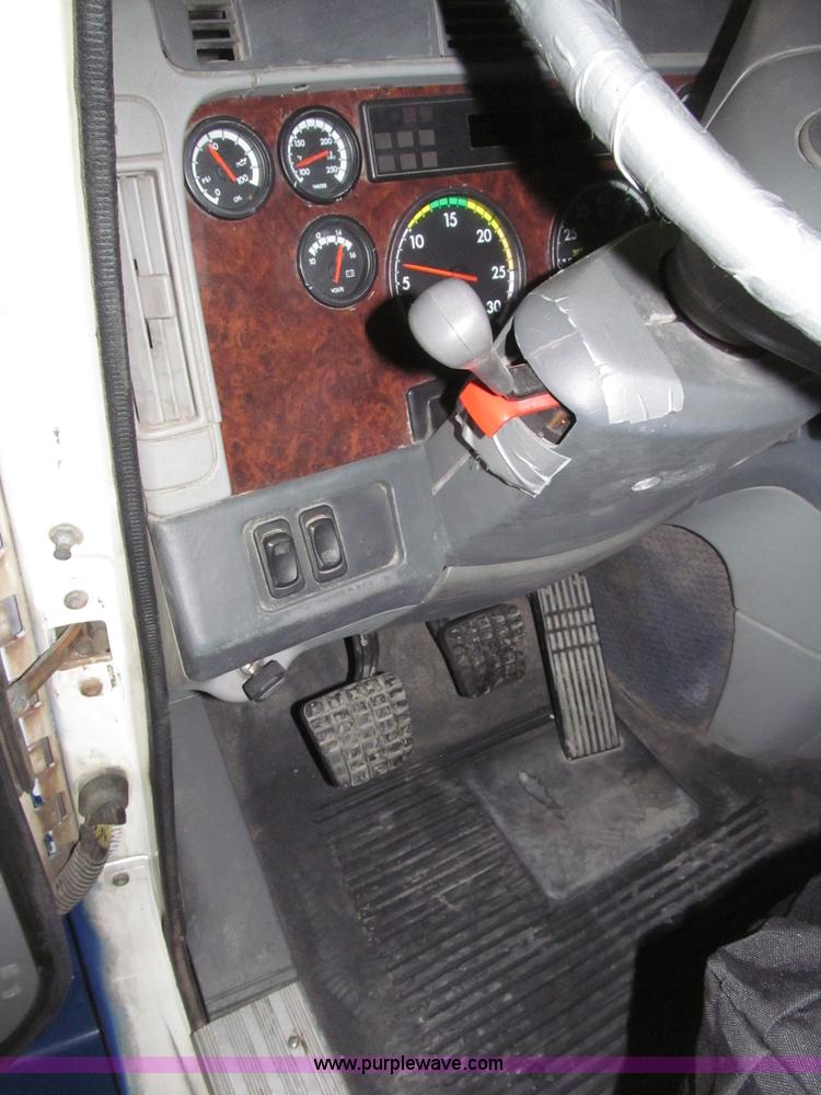 image for item B5346 2001 Freigtliner Century day cab semi truck