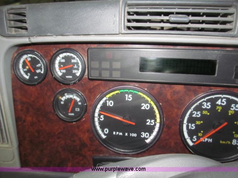 image for item B5346 2001 Freigtliner Century day cab semi truck