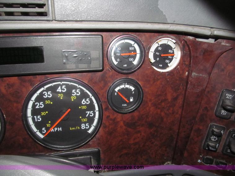 image for item B5346 2001 Freigtliner Century day cab semi truck