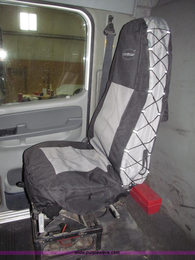 image for item B5346 2001 Freigtliner Century day cab semi truck