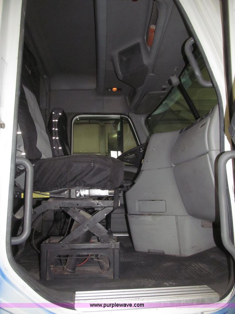 image for item B5346 2001 Freigtliner Century day cab semi truck