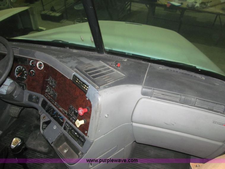 image for item B5346 2001 Freigtliner Century day cab semi truck