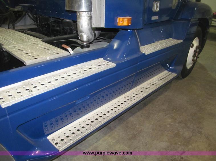 image for item B5346 2001 Freigtliner Century day cab semi truck