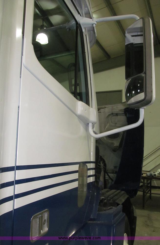 image for item B5346 2001 Freigtliner Century day cab semi truck