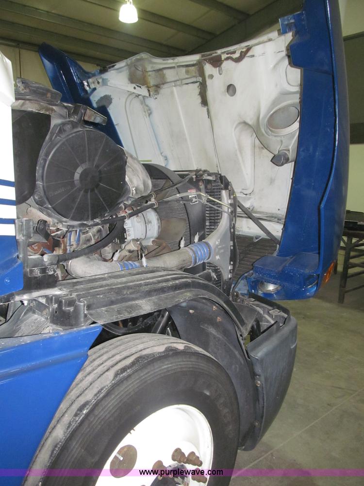 image for item B5346 2001 Freigtliner Century day cab semi truck