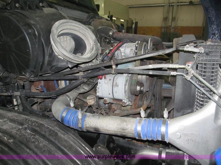 image for item B5346 2001 Freigtliner Century day cab semi truck