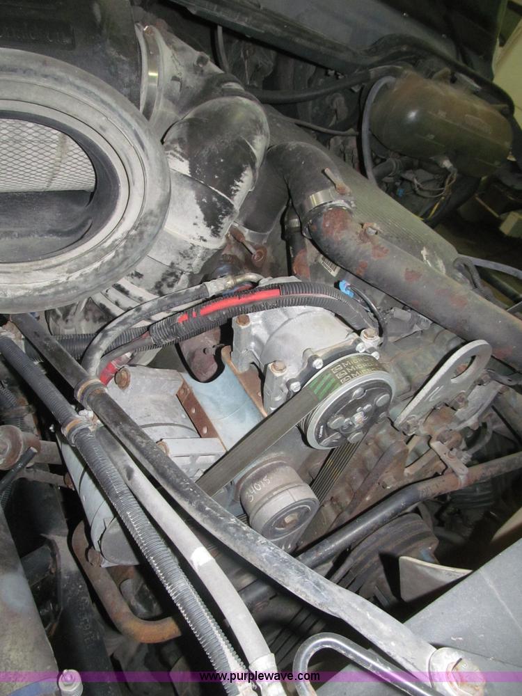 image for item B5346 2001 Freigtliner Century day cab semi truck