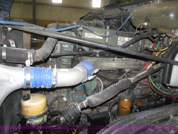 image for item B5346 2001 Freigtliner Century day cab semi truck