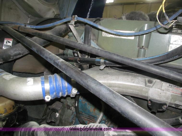 image for item B5346 2001 Freigtliner Century day cab semi truck