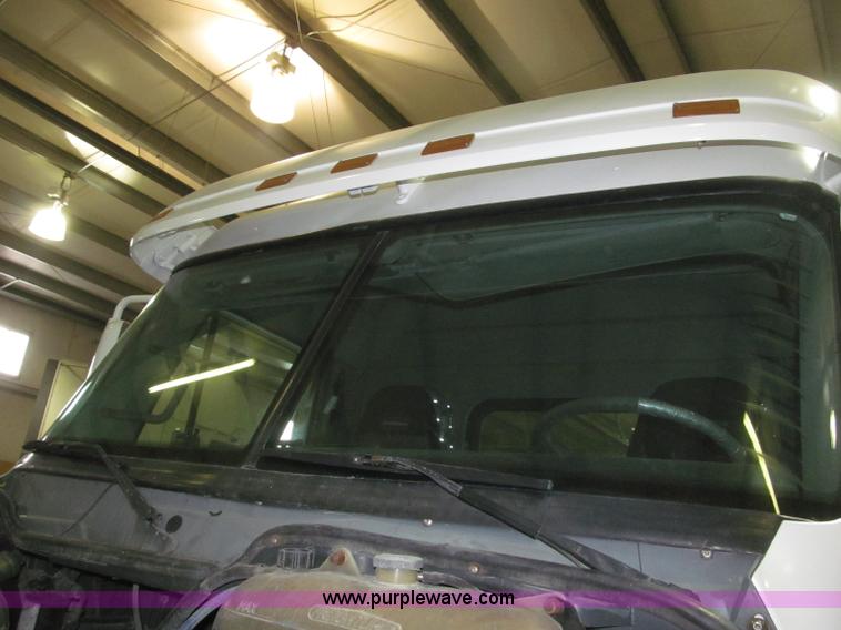 image for item B5346 2001 Freigtliner Century day cab semi truck