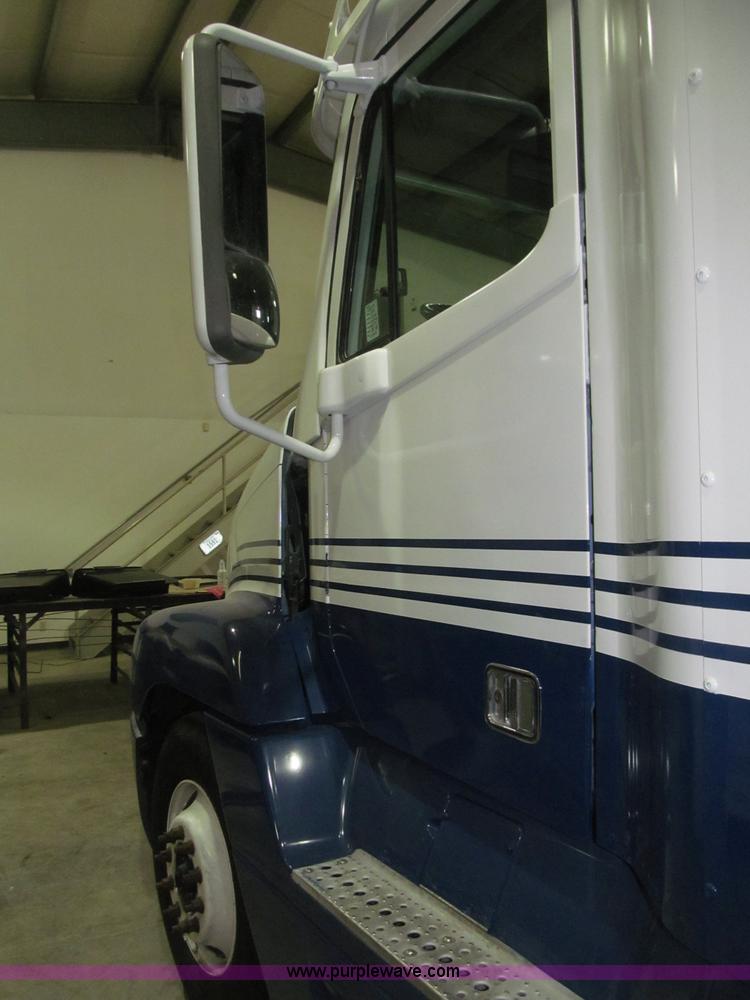 image for item B5346 2001 Freigtliner Century day cab semi truck